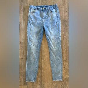 &Denim Jeans by HM women’s size 32 light wash distressed skinny jeans